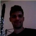 Docente di musica impartisce lezioni di clarinetto