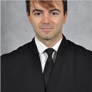 Professor graduat en Filologia Hispànica ofereix classes de forma virtual i presencial.