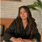 Estudiante universitaria con un perfil dinámico, nativa en castellano y con un alto dominio de idiomas (Inglés C1, Francés B1)