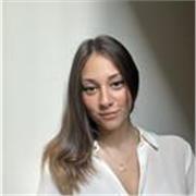Laureata in Economia, diploma Classico e certificazione IELTS CI (7.5). Offro ripetizioni di inglese, italiano e matematica