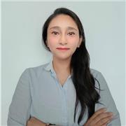 Professeure de français, trilingue, avec expérience auprès d’apprenants hispanophones et anglophones.