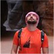 Laureato in matematica impartisce lezione di Matematica e Fisica a studenti di scuole superiori