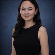 Bilingual Chinese tutor helping beginners and students speak confidently and learn naturally