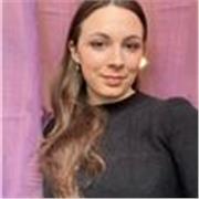 Studentessa universitaria con diploma di liceo scientifico offre aiuto compiti e ripetizioni di materie specifiche.