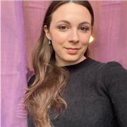 Studentessa universitaria con diploma di liceo scientifico offre aiuto compiti e ripetizioni di materie specifiche.