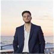 Ragazzo universitario impartisce lezioni di economia, diritto, inglese, italiano e storia