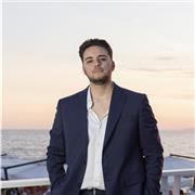 Ragazzo universitario impartisce lezioni di economia, diritto, inglese, italiano e storia