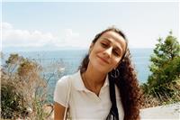 Studentessa laureata per aiuto compiti e ripetizioni