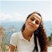Studentessa laureata per aiuto compiti e ripetizioni