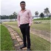 Profesor de administración da clases alumnos de preparatoria y universidad