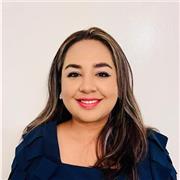 Tutor de español que enseña a personas de todas las edades