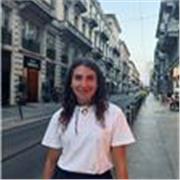 Sono una ragazza universitaria che offre lezioni ai bambini della scuola elementare, media e superiore.
