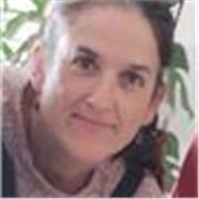 Ragazza spagnola con molti anni vissuti in Italia ti a compagina nella lingua italiana