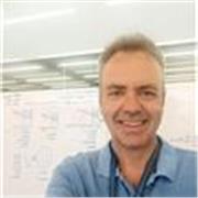 Doctor en Derecho y abogado con 30 años de experiencia
