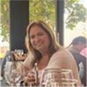 Soy disciplinada y exigente en mi trabajo, puntual y organizada. Soy Arquitecta de profesión, gustaría trabajar con niños. 