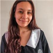 Técnico en educación parvularia y estudiante de educación parvularia realiza clases desde nivel medio a primero básico de todas las asignaturas