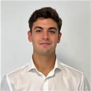 Doy clases de todo tipo de deportes soy graduado en el grado superior de deportes y actualmente cursando la carrera y trabajando