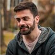 Soy traductor de inglés y doy clases particulares de la materia. Cada uno aprende a su manera y yo me adapto a cada uno