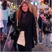 Profesora de ingles que da clase interactivas para todas las edades