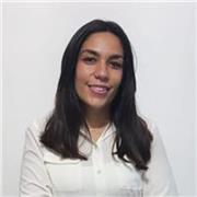 Profesora dinámica de biología para estudiantes de secundaria