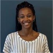 Ragazza giovane Diplomata al Liceo Classico disponibile a lezioni online di italiano a stranieri e aiuto compiti a giovani ragazzi