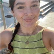 Profesora de apoyo escolar de inglés, aunque conozco diferentes materias en las que puedo prestar ayuda (lengua, historia…)