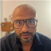 Soy licenciada en escritura cinematográfica y quiero enseñar y transmitir mis conocimientos.