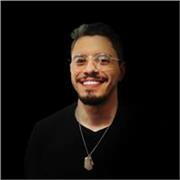 Profesor de inglés comunicacional avanzado, con un año de experiencia impartiendo clases online. 