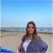 Soc l’Alba i curso l’ultim any de biologia i ciències ambientals a la udg. Tinc disponibilitat completa per fer classes a l’estiu!