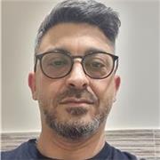 Insegnante per aiuto compiti. Imparare dal passato per comprendere il presente