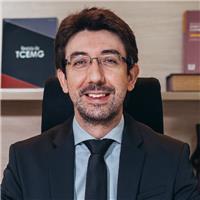 Professor de área do Direito Público (Tributário, Eleitoral, Constitucional e Administrativo)