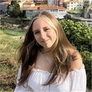 Recién acabado el bachillerato, con experiencia de un año de intercambio en EEUU, enseño inglés