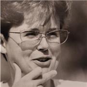 Professeure en lycée propose des cours d'espagnol où l'oral est travaillé à l'aide d'activités interactives et thématiques