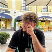 Soy un profesor experimentado tanto en clases particulares como a grupos adaptando a lo que pida en cada caso la situación. También poseo una gran capacidad de relacionarme con los alumnos, tener una empatía con ellos lo cual hacen que se sientan cómod@s
