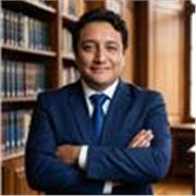 Profesor en especialidades básicas y clínicas de medicina y salud pública