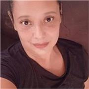 Profesora de psicología imparte clases para adolescentes y adultos