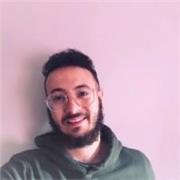 Titulaire d'un Master en Chimie Verte et Environnement, donne des cours jusqu'au niveau BAC.