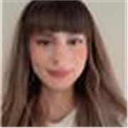 Auxiliar de educación infantil especializada en el cuidado y apoyo educativo de niños de 0 a 3 años.