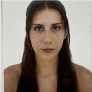 Profesora de educación para impartir clases a niños y niñas de primaria