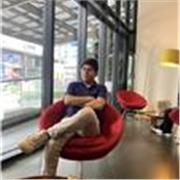 Ingeniero maestro de niños y adolescentes especializado en ciencias de matemáticas, física y química