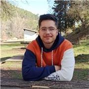 Ingeniero mecánico imparte clases de ciencias