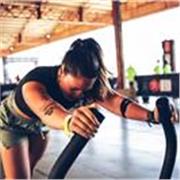 Entrenadora personal especializada en entrenamiento funcional, fuerza y pérdida de peso, además de disciplinas como la calistenia