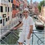 Sono pronto ad aiutarti a fare i compiti.