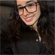 Soy una joven responsable y amable que apoya a niños de primaria en sus tareas.