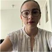 Profesora de inglés imparte clases de inmersión para niños de 8 años y mas