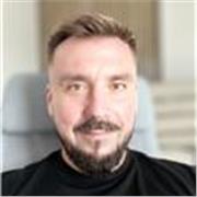 Mam duże doświadczenie w nauce młodzieży i dorosłych, których przygotowuję do egzaminów, pracy czy podróży. 