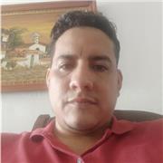 Profesor de Filosofía, Historia, Geografía, Constitucional, imparte para todas las edades