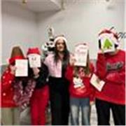 Me defino como una profesora de inglés comprometida, cercana y organizada. Doy clases a niños, adolescentes y adultos, adaptando l