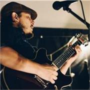 Profesor de Guitarra, amplia experiencia y en actividad profesional. Descubrimos los secretos del Instrumento