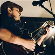 Profesor de Guitarra, amplia experiencia y en actividad profesional. Descubrimos los secretos del Instrumento